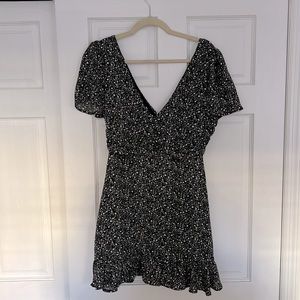 New with tags! Adorable Black and white floral dress from Forever 21
